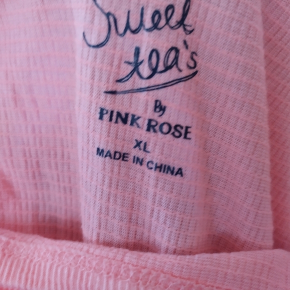 Top with a Twist - Picture 7 of 9